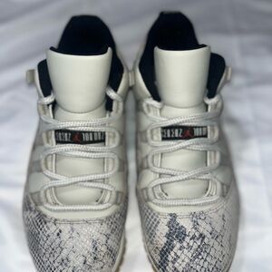 Air Jordan 11 Light Bone Snake Print Sneakers men’s 8